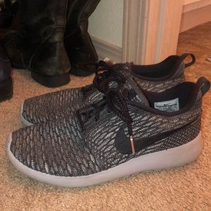 Nike Roshe tennis shoes